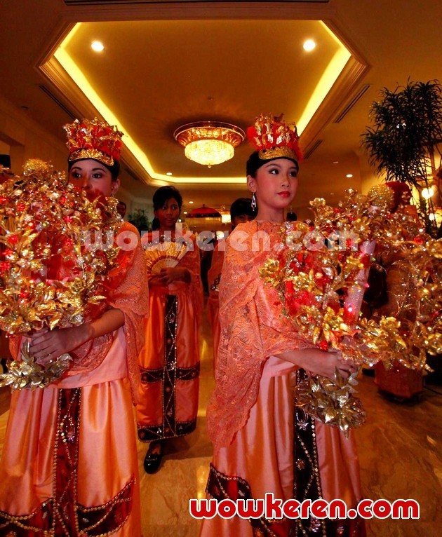 Gambar Foto Ayu Dewi dan Regi Datau Menggelar Resepsi Pernikahan