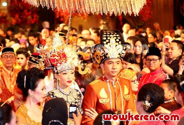 Gambar Foto Ayu Dewi dan Regi Datau Menggelar Resepsi Pernikahan
