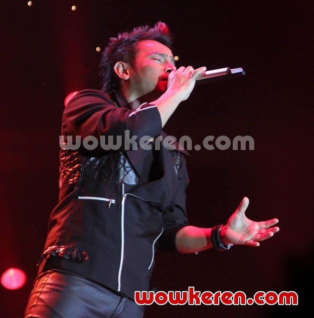 Gambar Foto Judika di Panggung Spektakuler Show 10