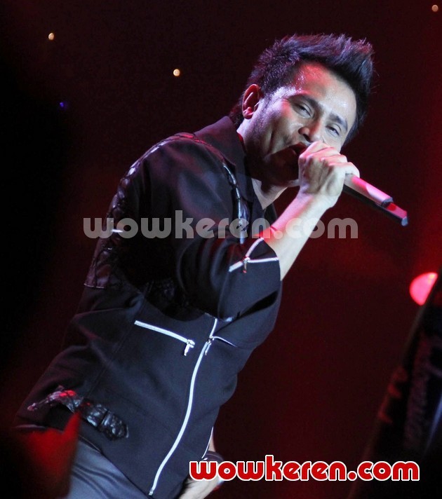 Gambar Foto Judika di Panggung Spektakuler Show 10