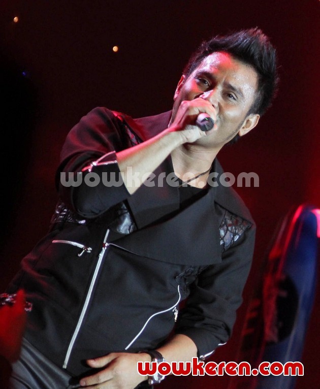 Gambar Foto Judika di Panggung Spektakuler Show 10