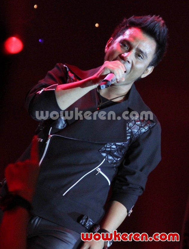 Gambar Foto Judika di Panggung Spektakuler Show 10