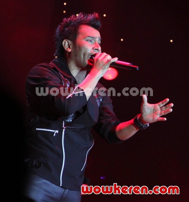 Gambar Foto Judika di Panggung Spektakuler Show 10