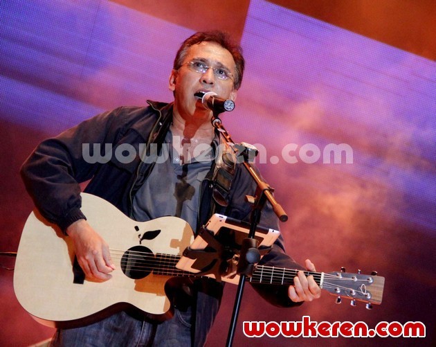 Gambar Foto Aksi Iwan Fals di JIExpo Music Concert, Jakarta Fair 2012
