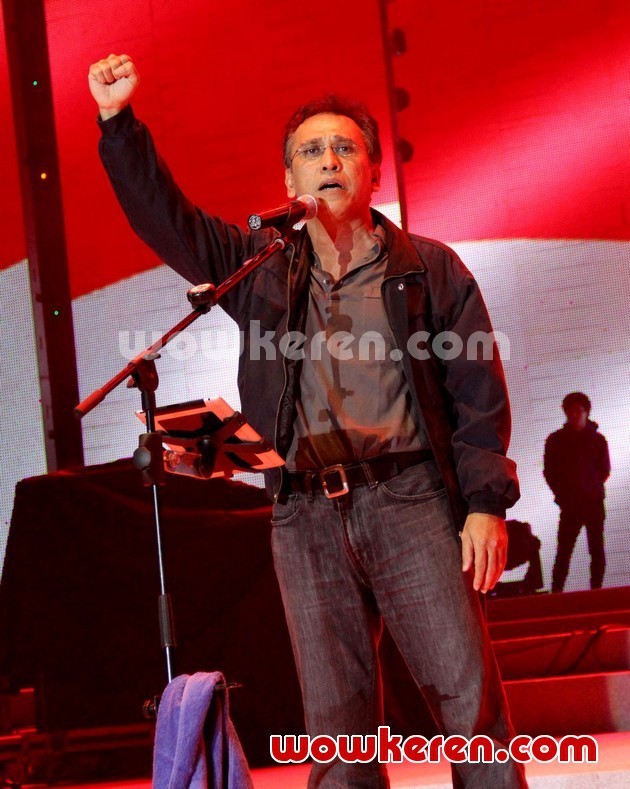 Gambar Foto Aksi Iwan Fals di JIExpo Music Concert, Jakarta Fair 2012