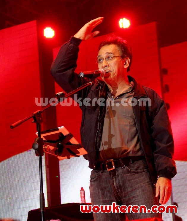 Gambar Foto Aksi Iwan Fals di JIExpo Music Concert, Jakarta Fair 2012