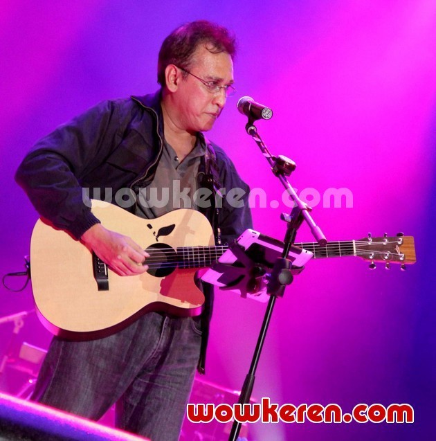 Gambar Foto Aksi Iwan Fals di JIExpo Music Concert, Jakarta Fair 2012