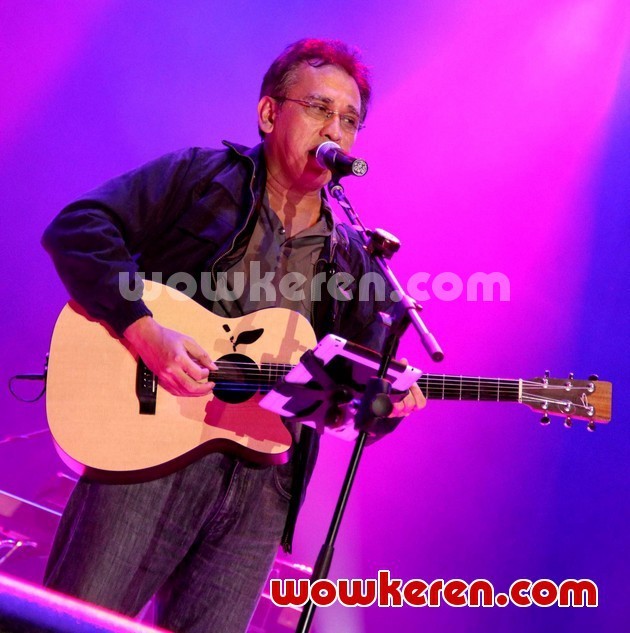 Gambar Foto Aksi Iwan Fals di JIExpo Music Concert, Jakarta Fair 2012