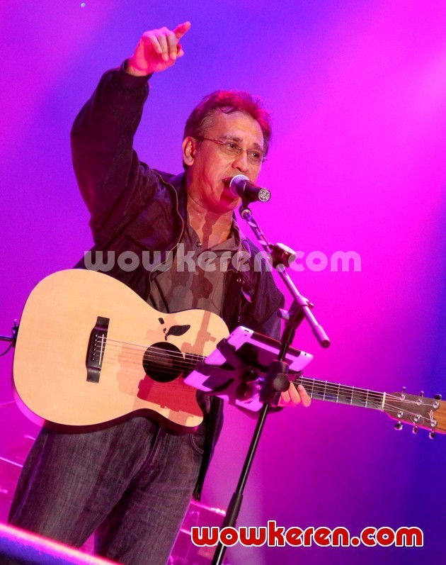 Gambar Foto Aksi Iwan Fals di JIExpo Music Concert, Jakarta Fair 2012