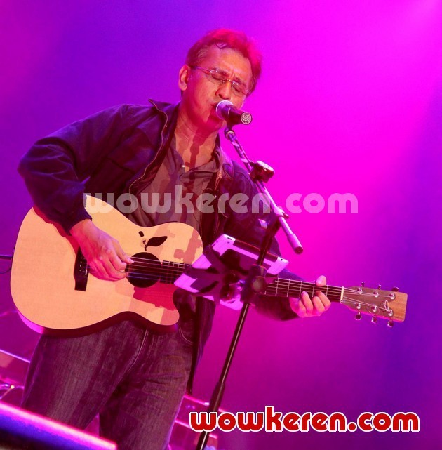 Gambar Foto Aksi Iwan Fals di JIExpo Music Concert, Jakarta Fair 2012