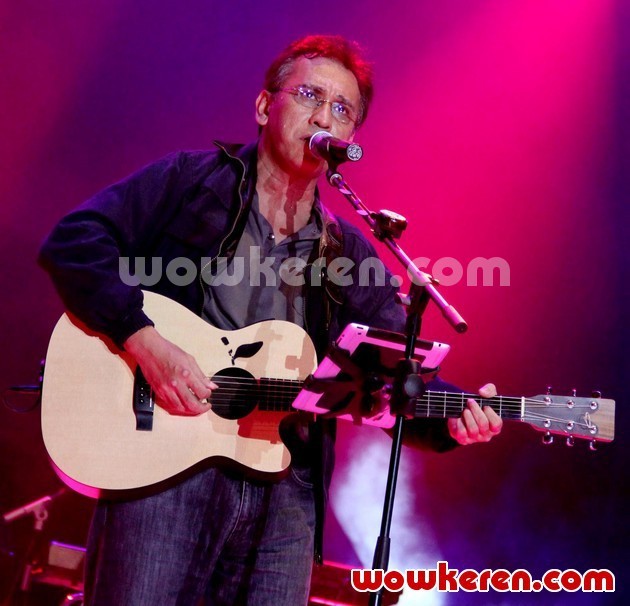 Gambar Foto Aksi Iwan Fals di JIExpo Music Concert, Jakarta Fair 2012
