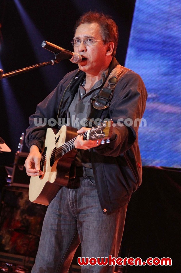 Gambar Foto Aksi Iwan Fals di JIExpo Music Concert, Jakarta Fair 2012