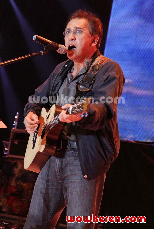 Gambar Foto Aksi Iwan Fals di JIExpo Music Concert, Jakarta Fair 2012