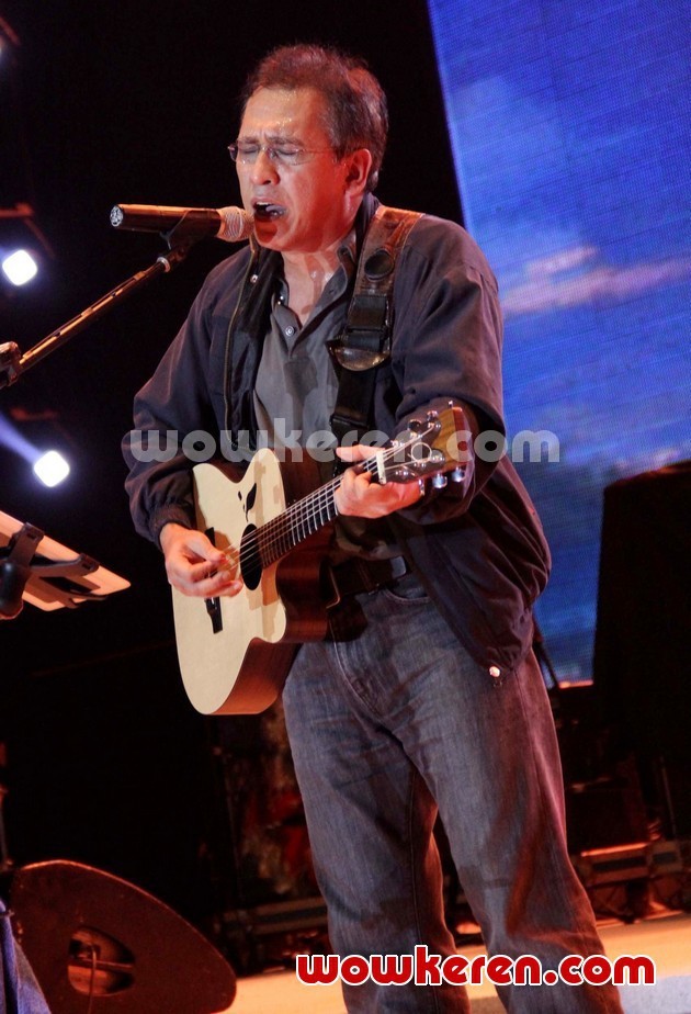 Gambar Foto Aksi Iwan Fals di JIExpo Music Concert, Jakarta Fair 2012