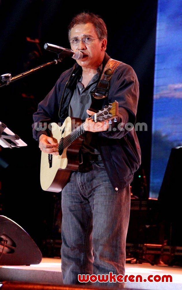 Gambar Foto Aksi Iwan Fals di JIExpo Music Concert, Jakarta Fair 2012