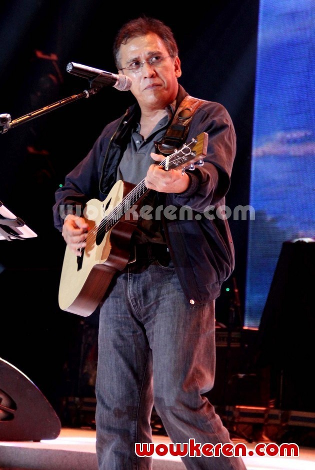 Gambar Foto Aksi Iwan Fals di JIExpo Music Concert, Jakarta Fair 2012