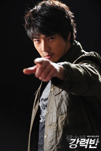 Gambar Foto Song Il Gook Menjadi Park Se Hyuk di Serial TV 'Crime Squad'
