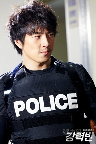 Gambar Foto Song Il Gook Menjadi Park Se Hyuk di Serial TV 'Crime Squad'
