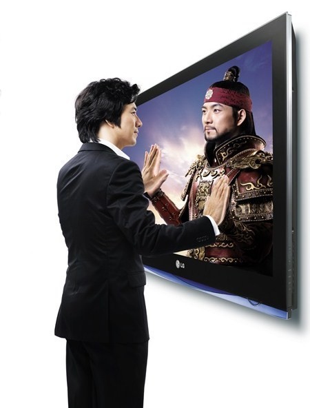Gambar Foto Song Il Gook Dengan Peran 'Jumong' di Iklan LG