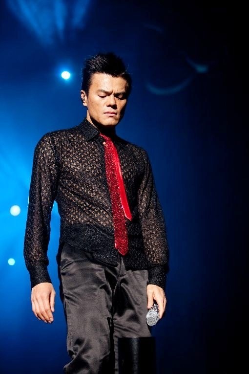 Gambar Foto Aksi Park Jin Young Saat di Atas Panggung