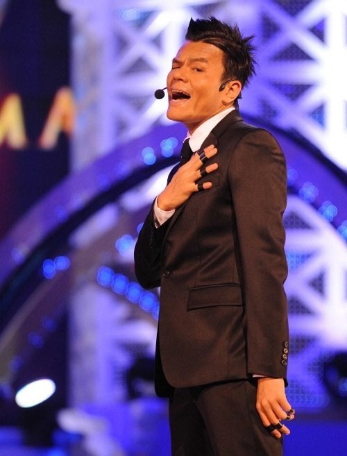 Gambar Foto Aksi Park Jin Young Saat di Atas Panggung