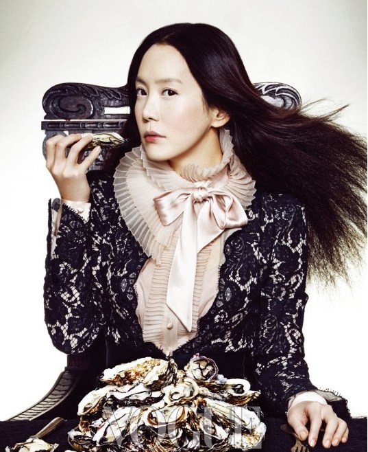 Gambar Foto Kim Jung Eun berpose Untuk Majalah Vogue