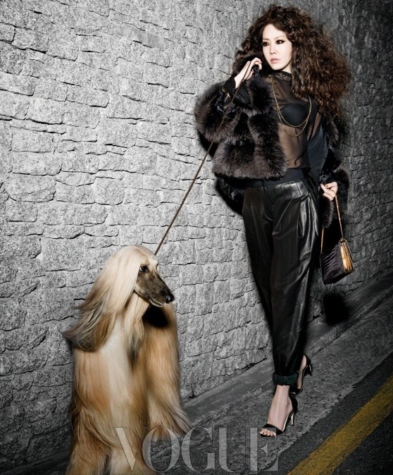 Gambar Foto Kim Jung Eun berpose Untuk Majalah Vogue