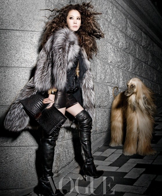 Gambar Foto Kim Jung Eun berpose Untuk Majalah Vogue