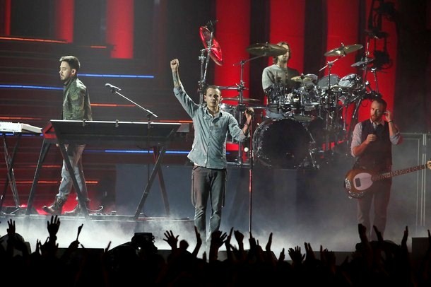 Gambar Foto Aksi Linkin Park di MTV Video Music Awards Japan 2012