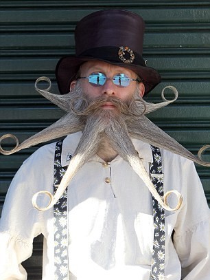 Gambar Foto Kumis Unik Berbentuk Bintang