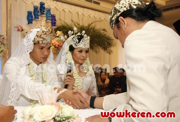Gambar Foto Prosesi Akad Nikah Iko Uwais dan Audy Item