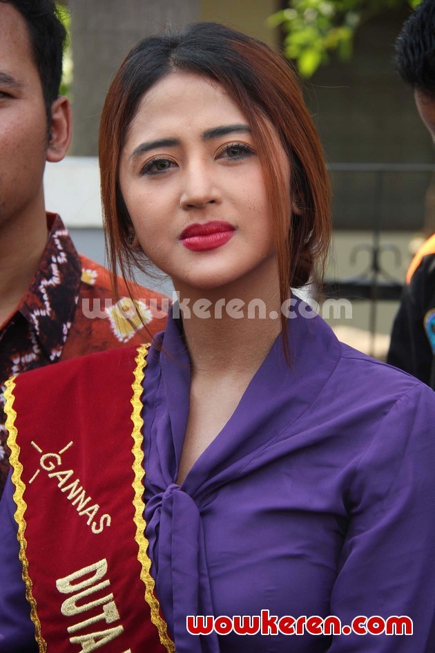 Gambar Foto Dewi Persik Saat Berkunjung ke Rutan Wanita Pondok Bambu