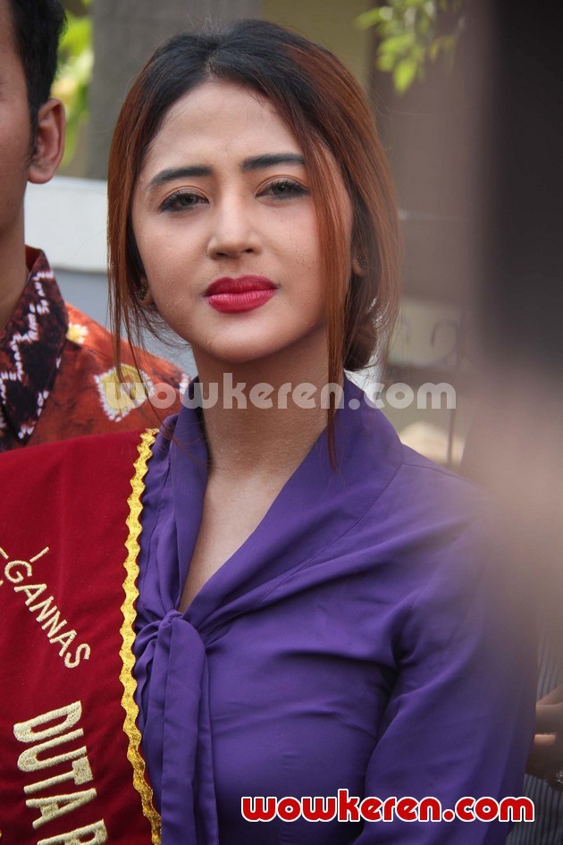 Gambar Foto Dewi Persik Saat Berkunjung ke Rutan Wanita Pondok Bambu