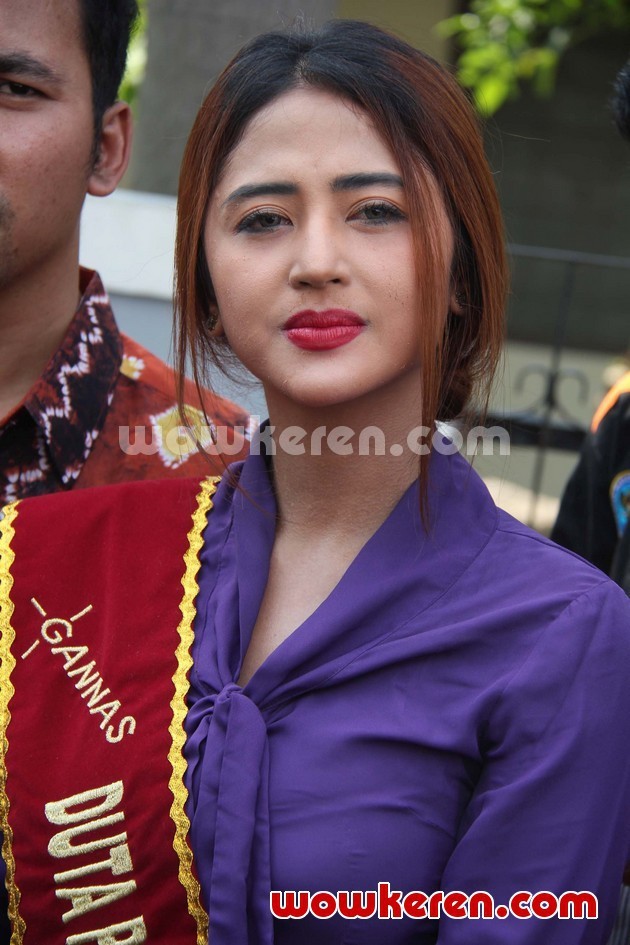 Gambar Foto Dewi Persik Saat Berkunjung ke Rutan Wanita Pondok Bambu
