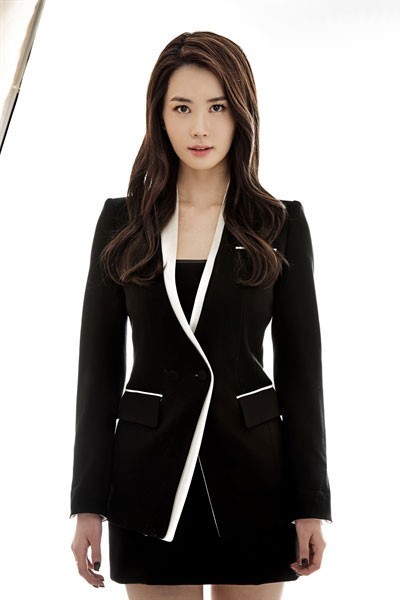 Gambar Foto Lee Da Hae Berpose Untuk Promo Serial 'Miss Ripley'