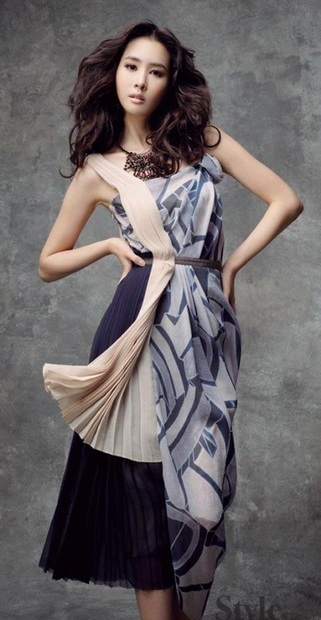 Gambar Foto Lee Da Hae Berpose Untuk Majalah Style