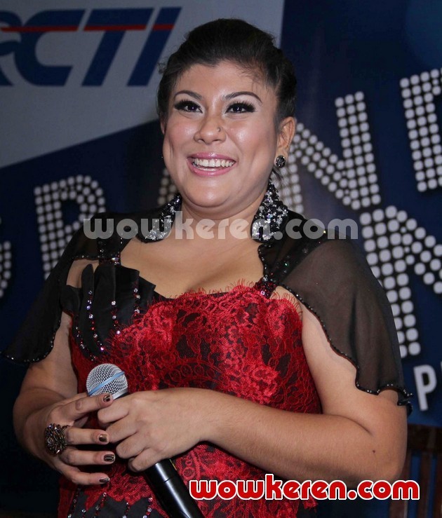 Gambar Foto Regina Ivanova di Konferensi Pers Grand Final 'Indonesian Idol'
