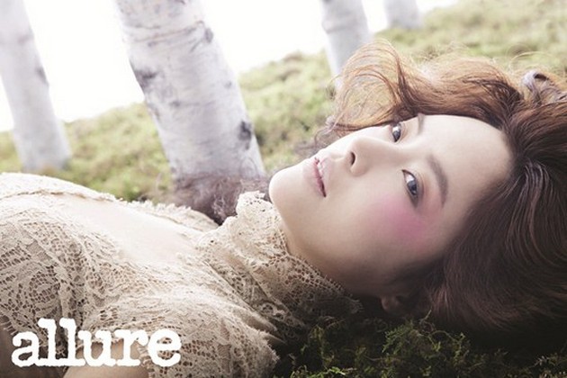 Gambar Foto Hwang Jung Eum di Majalah Allure