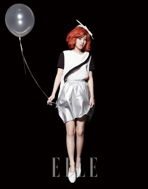 Gambar Foto Park Bo Young Berpose Untuk Majalah Elle Girl