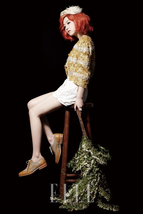 Gambar Foto Park Bo Young Berpose Untuk Majalah Elle Girl