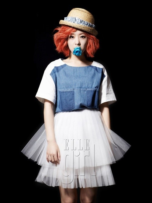 Gambar Foto Park Bo Young Berpose Untuk Majalah Elle Girl