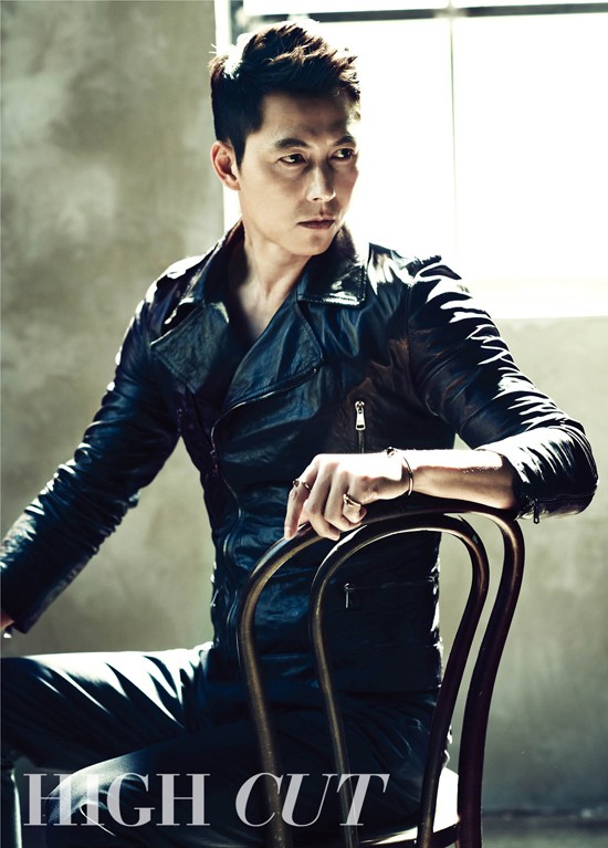 Foto Jung Woo Sung Berpose Untuk Majalah High Cut