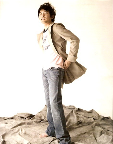 Gambar Foto Ahn Jae Wook Berpose Untuk Majalah Marie Claire