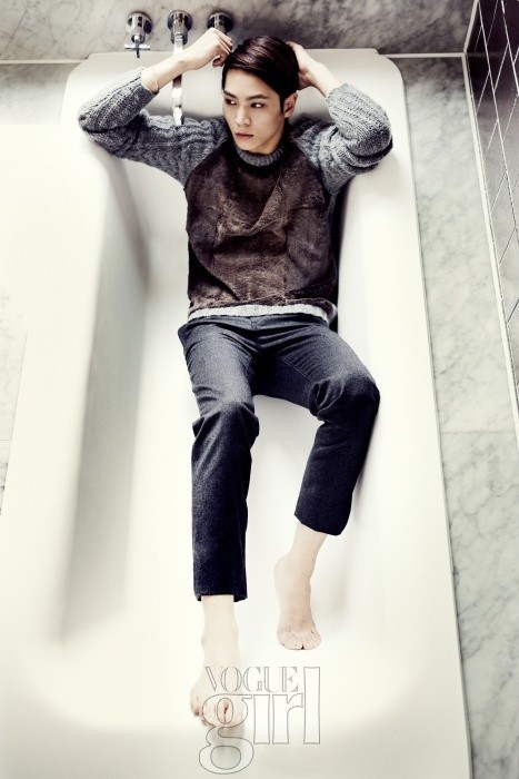 Gambar Foto Joo Won Berpose Untuk Majalah Vogue Girl