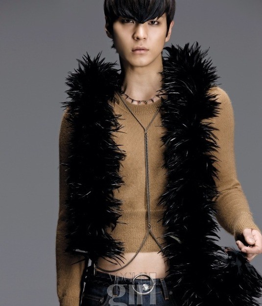 Gambar Foto Joo Won Berpose Untuk Majalah Vogue Girl