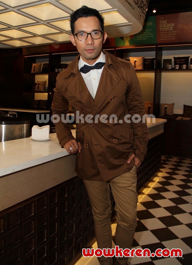Gambar Foto Indra Herlambang Ditemui Saat Launching Magnum Cafe
