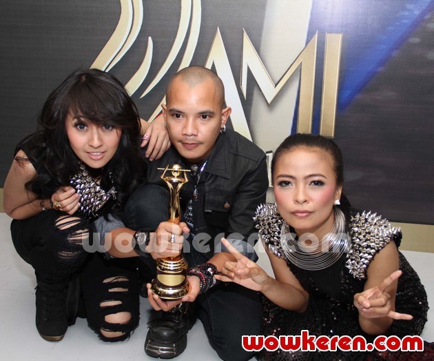 Gambar Foto Kotak di AMI Awards 2012