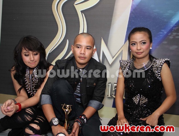 Gambar Foto Kotak di AMI Awards 2012