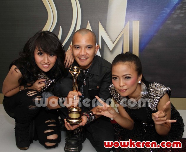 Gambar Foto Kotak di AMI Awards 2012
