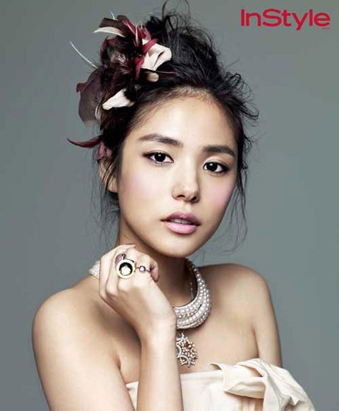Gambar Foto Min Hyo Rin Berpose Untuk Majalah InStyle